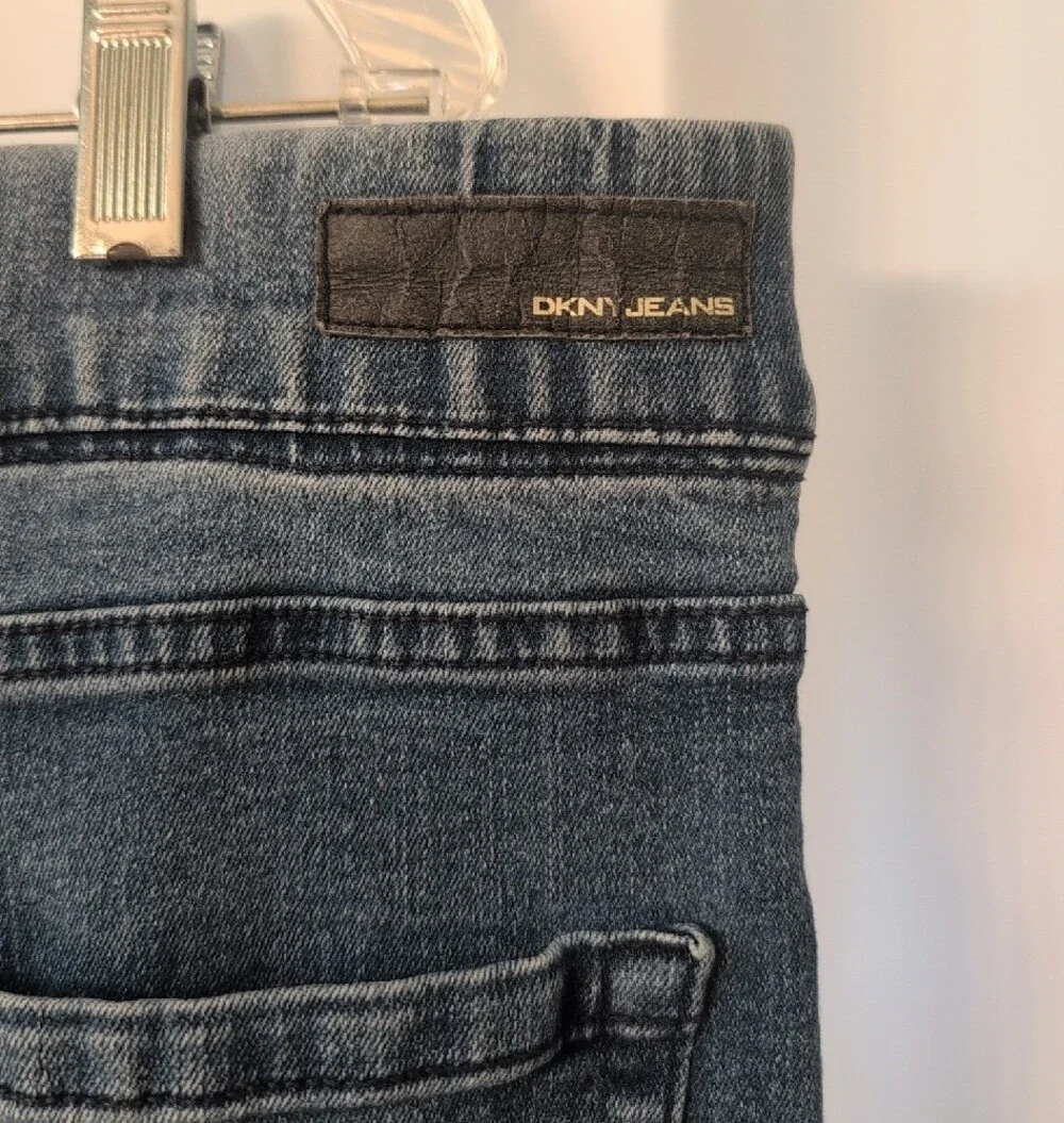 DKNY Jeans Women's XXL Pull On Elastic Waist Denim Bermuda Shorts Curvy Comfort